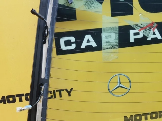 Стекло заднее для BMW 7er Е38 1994-2001 на фотографиях