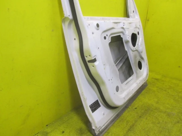 Дверь передняя левая для Land Rover Discovery L319 Rest 2013-2017 на фотографиях