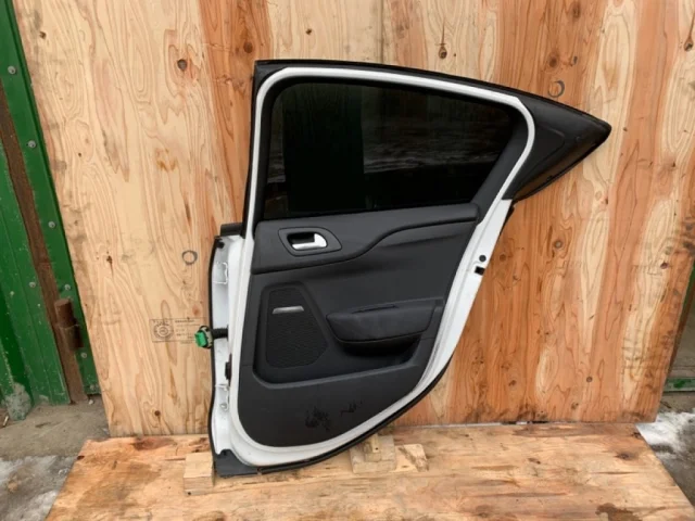 Дверь задняя правая для Citroen C4 Седан 2010-2016 на фотографиях