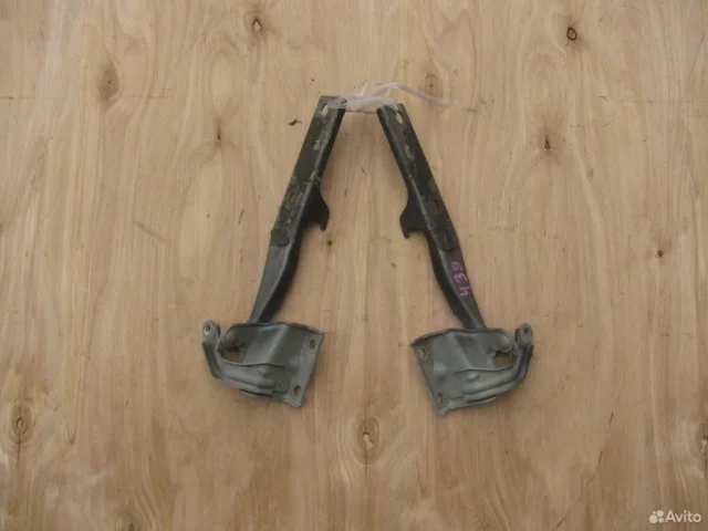 Петля капота левая для Suzuki Grand Vitara 2005-2014 на фотографиях