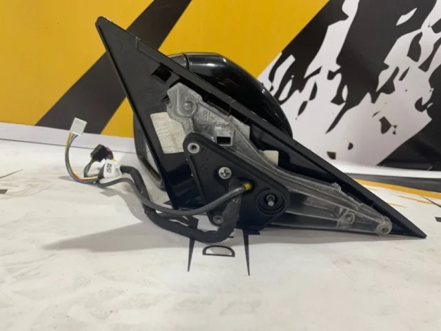 Стекла и зеркала для Mercedes-Benz S class W223 2021+ на фотографиях