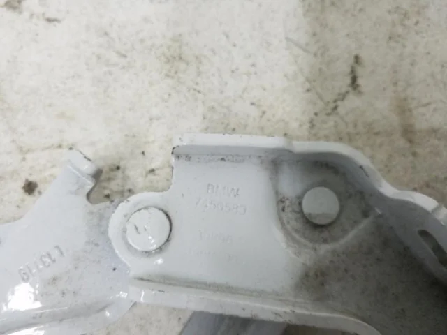 Петля капота левая для BMW 3er G20 2018+ на фотографиях