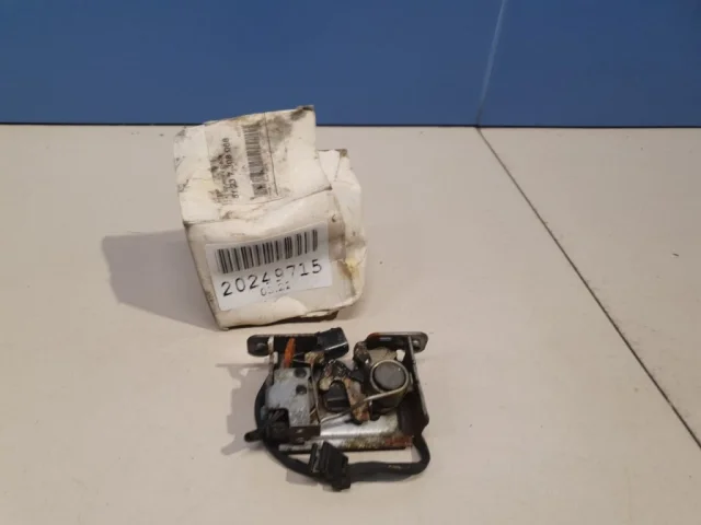 Замок капота левый для BMW X5 F15 (Ф15) 2013-2018 на фотографиях