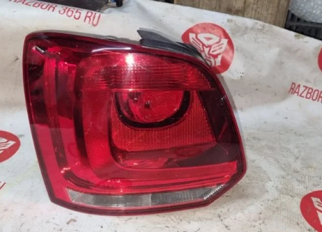 Фонарь левый для Volkswagen Polo V (6R) 2009-2014 на фотографиях