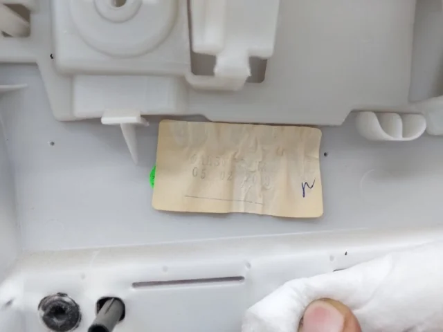 Уплотнитель передней правой двери для Nissan X-Trail T32 JDM 2013-2022 на фотографиях