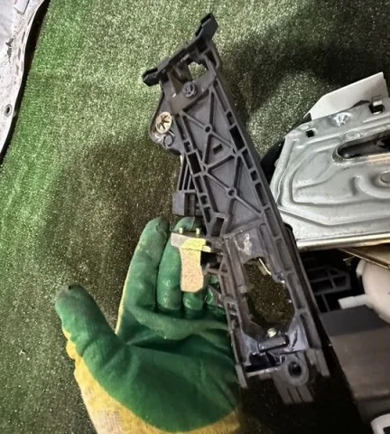 Замок задней левой двери для Mercedes-Benz S class W220 1998-2005 на фотографиях