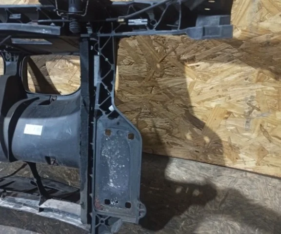 Панель радиатора (телевизор) для BMW 1er Е81 2007-2012 на фотографиях