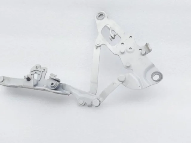 Петля капота левая для BMW 5er Ф10 Rest. 2014-2017 на фотографиях