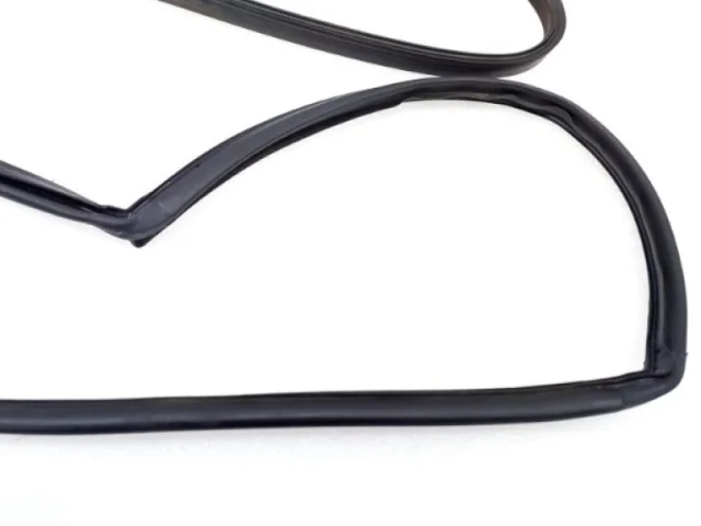 Уплотнитель задней левой двери для Kia Ceed 2 SW JD 2012-2016 на фотографиях