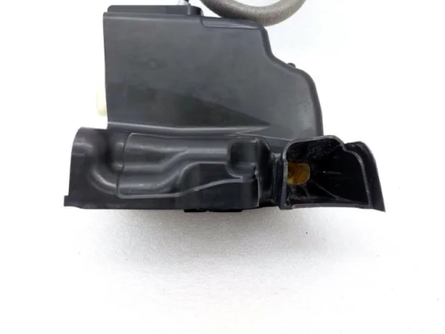 Уплотнитель передней правой двери для Audi A4 B8 2007-2015 на фотографиях