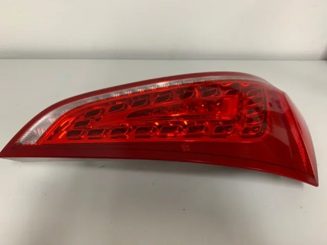 Фонарь внутренний правый для Audi Q5 8R 2008-2016 на фотографиях