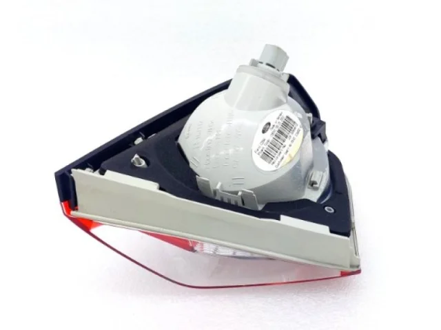 Фонарь внутренний правый для Ford Kuga CBV 2008-2013 на фотографиях