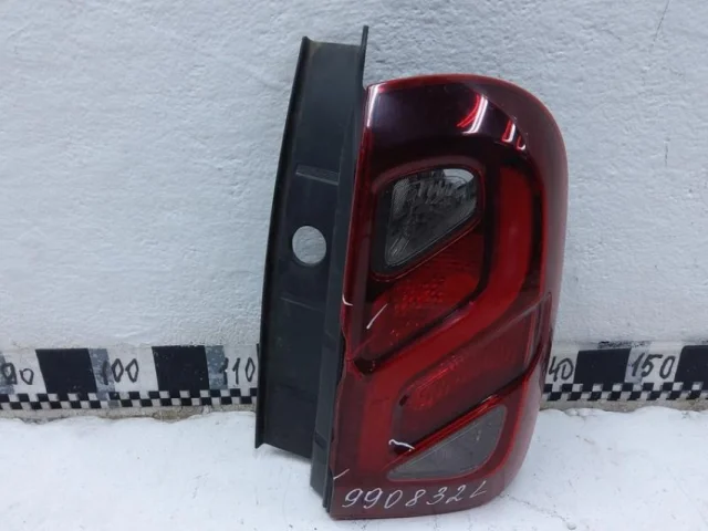 Фонарь правый для Renault Duster HM 2020+ на фотографиях