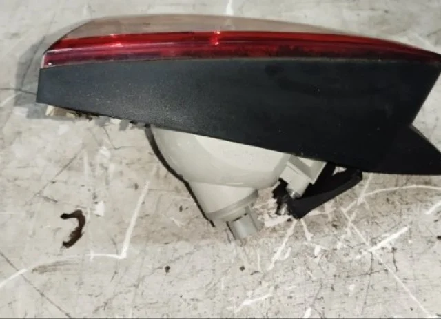 Фонарь внутренний правый для Ford Kuga CBV 2008-2013 на фотографиях