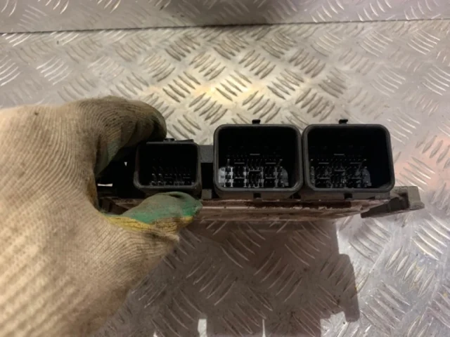 Блок управления двигателем для Citroen C4 Хэтчбек 2010-2016 на фотографиях