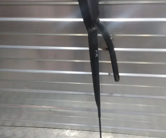 Поводок лобового стеклоочистителя правый для Renault Scenic JM rest 2006-2009 на фотографиях