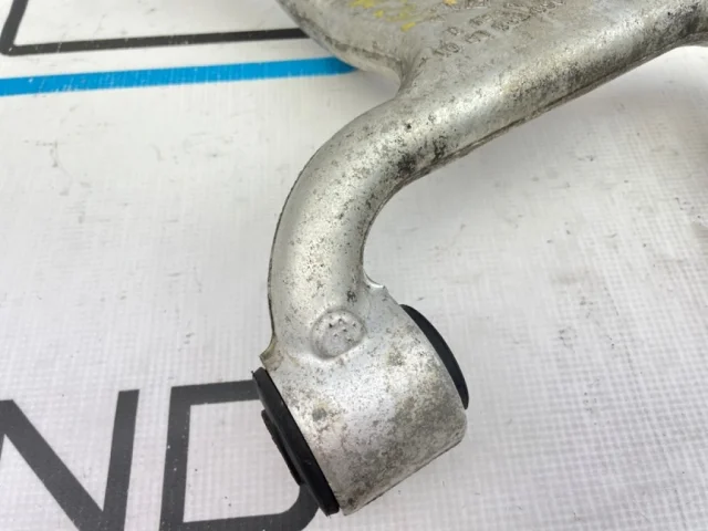 Рычаг передний левый верхний для Mercedes-Benz M class W163 1998-2005 на фотографиях