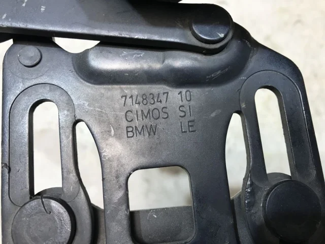 Петля капота правая для BMW X5 Е70 2006-2013 на фотографиях