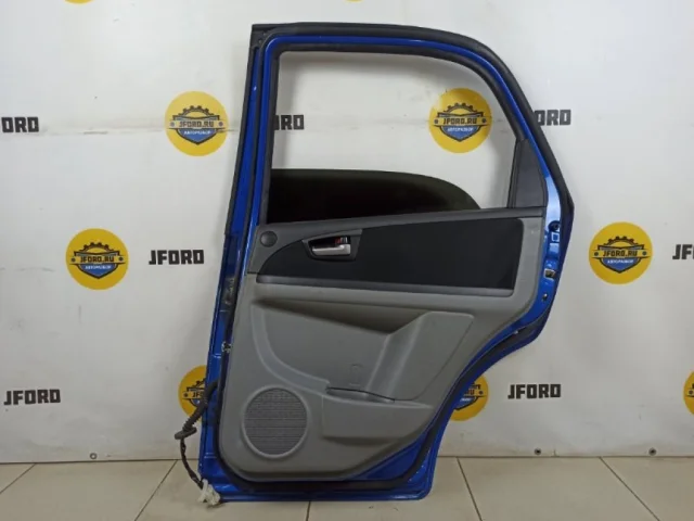 Двери для Suzuki SX4 2006-2009 на фотографиях