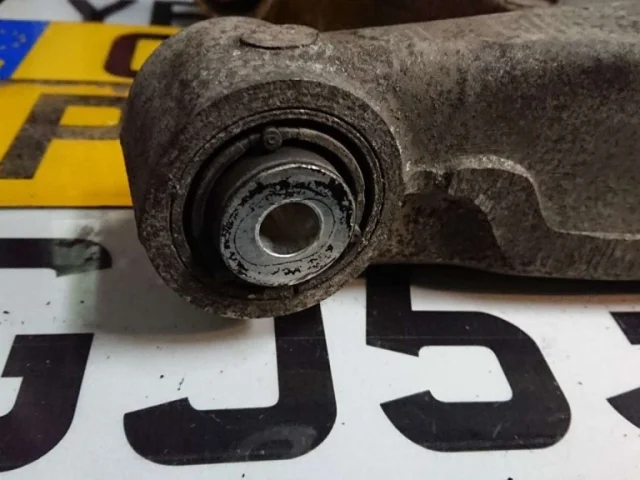 Качающийся рычаг левый для BMW X5 Е53 1999-2006 на фотографиях