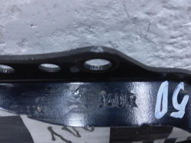 Петля капота правая для Toyota RAV4 XA50 2019+ на фотографиях