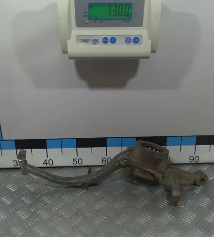 Кулак поворотный правый для Mercedes-Benz S class W220 1998-2005 на фотографиях