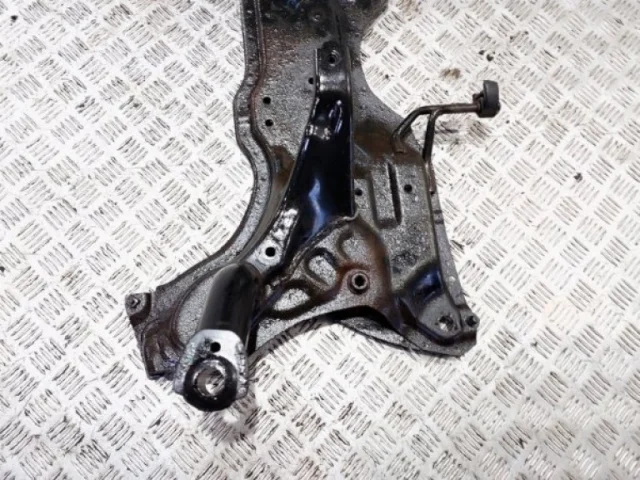 Подрамник двигателя для Suzuki SX4 2006-2009 на фотографиях