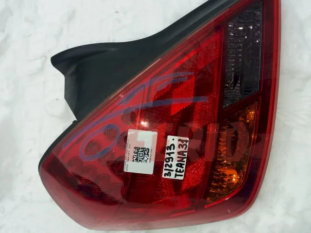 Фонарь правый для Nissan Teana J31 2003-2007 на фотографиях