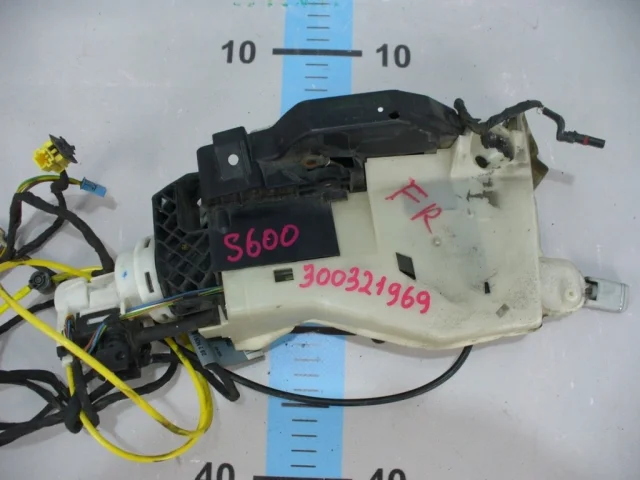 Замок передней правой двери для Mercedes-Benz S class W220 1998-2005 на фотографиях