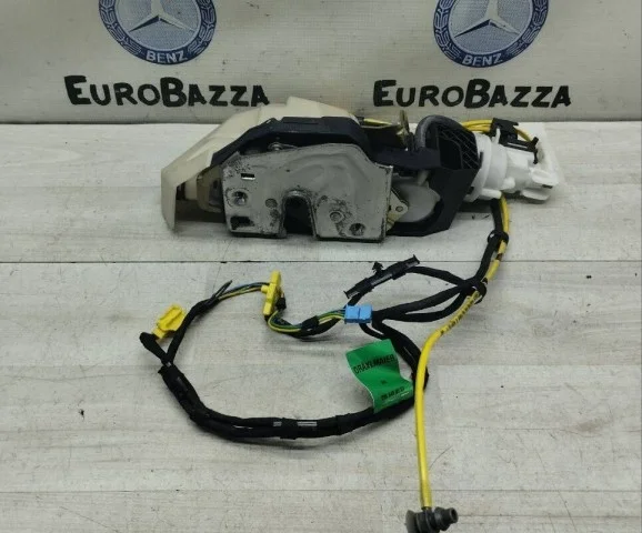 Замок задней правой двери для Mercedes-Benz S class W220 1998-2005 на фотографиях