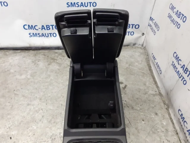 Подлокотник передний левый для Volkswagen Touareg II (7P5) 2010-2014 на фотографиях