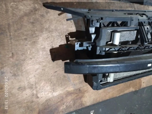 Панель радиатора (телевизор) для Volkswagen Polo IV (9N3) 2005-2009 на фотографиях