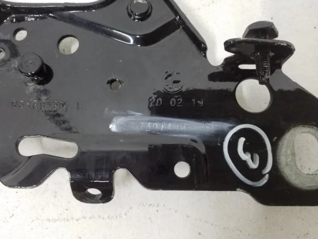 Петля капота левая для BMW X3 G01 2017-2023 на фотографиях