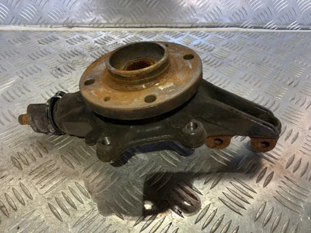 Кулак поворотный правый для Citroen C4 Хэтчбек 3dr 2004-2011 на фотографиях