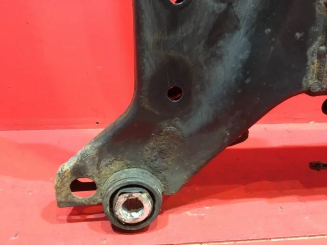 Подрамник двигателя для Ford Galaxy CD340 2006-2015 на фотографиях