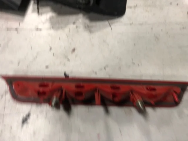 Стоп-сигнал правый для Peugeot 308 SW T7 2007-2014 на фотографиях