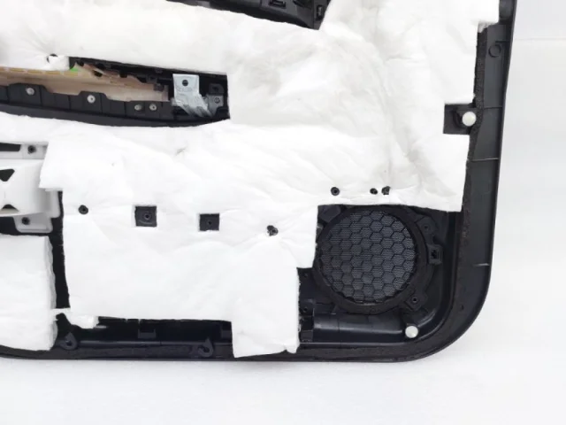 Уплотнитель передней правой двери для Nissan X-Trail T32 JDM 2013-2022 на фотографиях