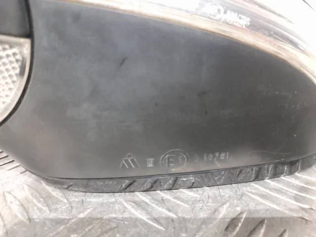 Стекла и зеркала для Volkswagen Passat Variant (B6, Typ 3C) 2004-2010 на фотографиях