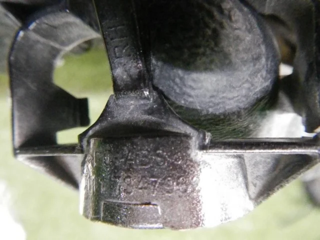 Крышка форсунки фароомывателя правая для BMW X3 F25 2010-2017 на фотографиях