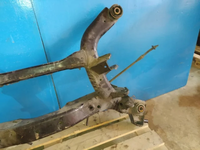 Задняя балка для Nissan Teana J31 2003-2007 на фотографиях