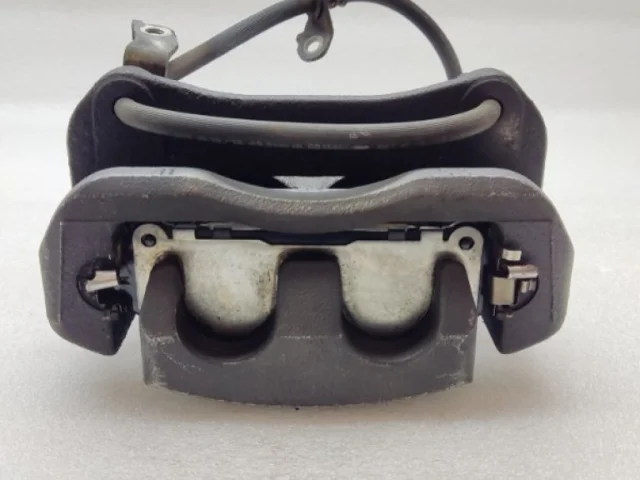 Суппорт передний правый для Lexus RX GGL10,15,16W, GYL10,15,16W (JDM) 2009-2014 на фотографиях