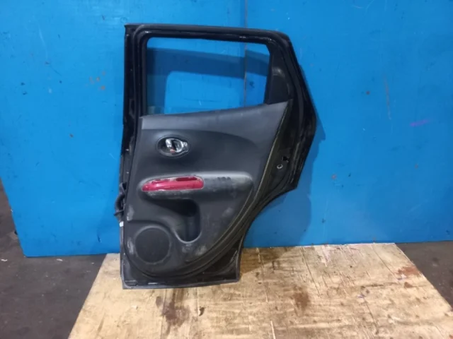 Накладка на дверь задняя правая для Nissan Juke YF15 JDM 2010-2014 на фотографиях