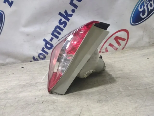 Фонарь внутренний правый для Ford Kuga CBV 2008-2013 на фотографиях