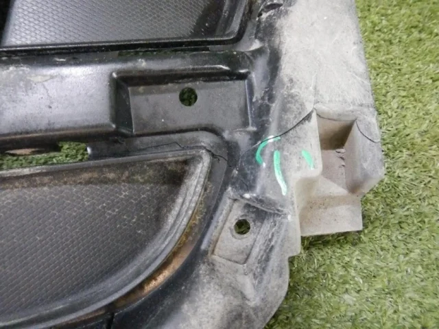 Решетка радиатора для Ford Explorer U502 rest 2014-2019 на фотографиях