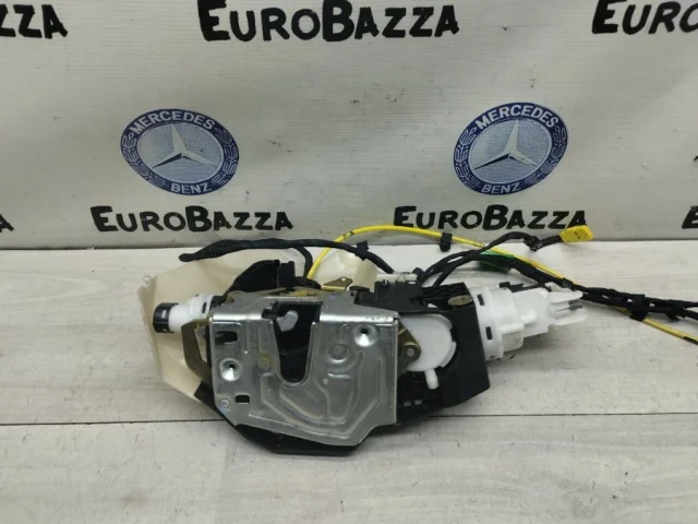 Замок задней левой двери для Mercedes-Benz S class W220 1998-2005 на фотографиях