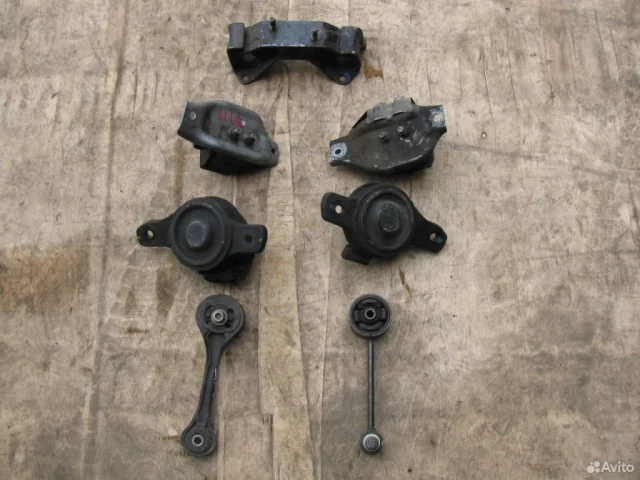 Подушка двигателя передняя правая верхняя для Subaru Forester SF 1997-2002 на фотографиях