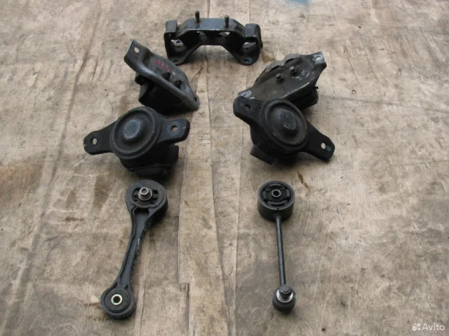 Подушка двигателя передняя правая верхняя для Subaru Forester SF 1997-2002 на фотографиях