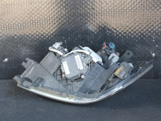 Фара правая для Nissan Teana J31 2003-2007 на фотографиях