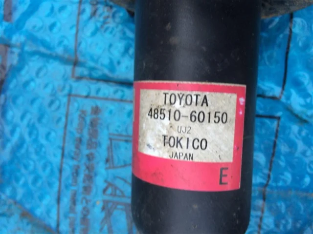Амортизатор кабины пружинный передний левый для Toyota Land Cruiser 200 2007-2015 на фотографиях
