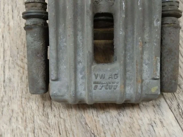 Суппорт задний правый для Skoda Octavia A5 Tour на фотографиях